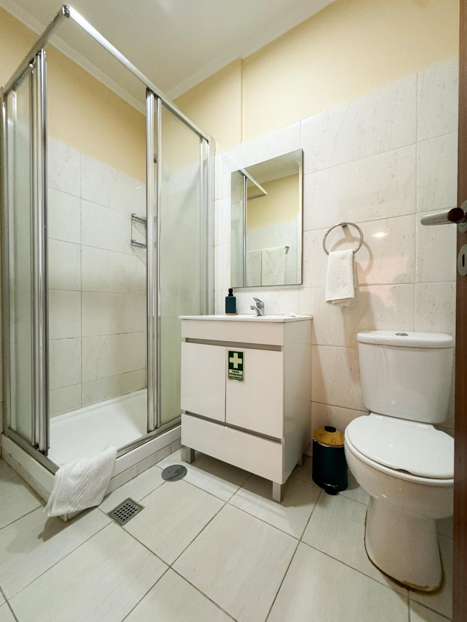 Hostel Monaco Funchal  Bagian luar foto